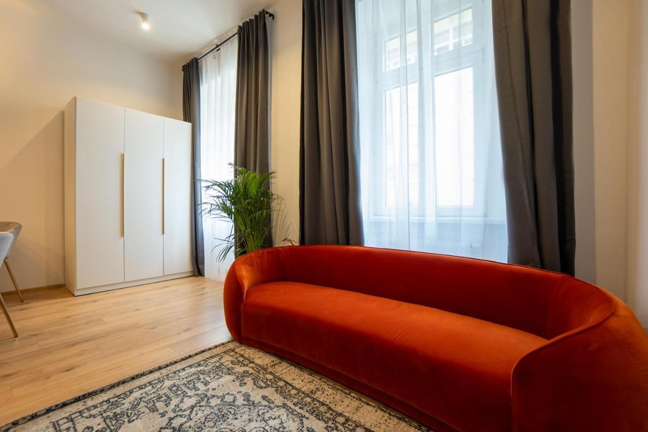 2-rooms 10 Min Away From Center Vienne